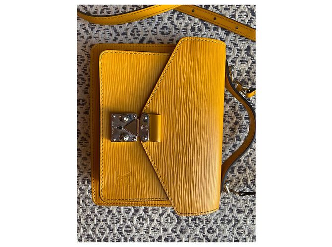 Borsa a tracolla Louis Vuitton Monceau in pelle Epi gialla Giallo - vista 13