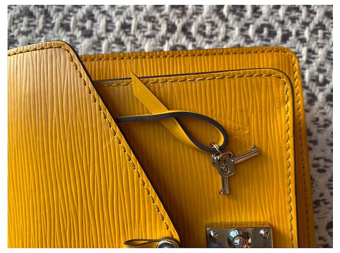 Borsa a tracolla Louis Vuitton Monceau in pelle Epi gialla Giallo - vista 6