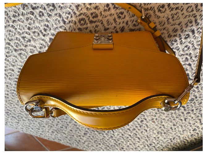 Borsa a tracolla Louis Vuitton Monceau in pelle Epi gialla Giallo - vista 8