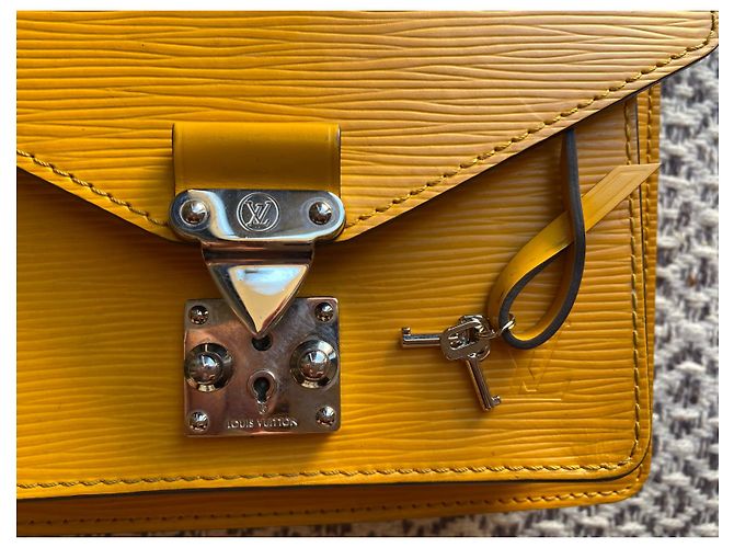 Borsa a tracolla Louis Vuitton Monceau in pelle Epi gialla Giallo - vista 9