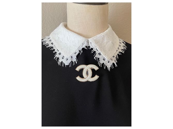 Chanel Grande spilla in metallo color oro con logo CC in smalto bianco - vista 9