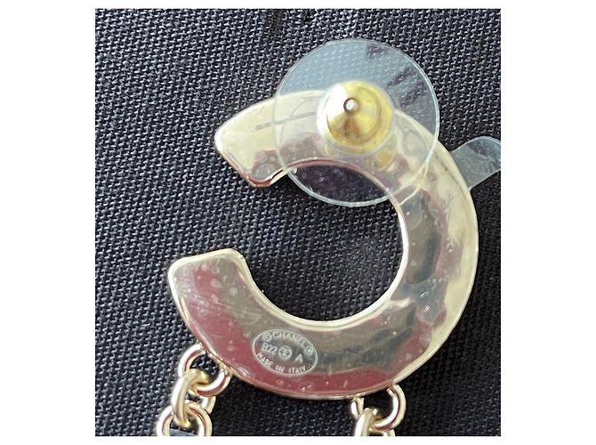 CHANEL Orecchini in metallo color oro con logo smaltato nero/bianco Multicolore - vista 3