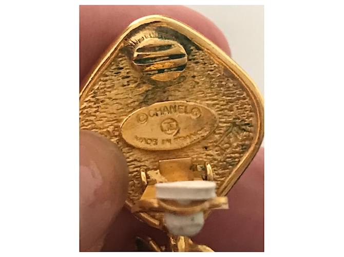 Orecchini Chanel con Charm Logo Oro Gold hardware - vista 6