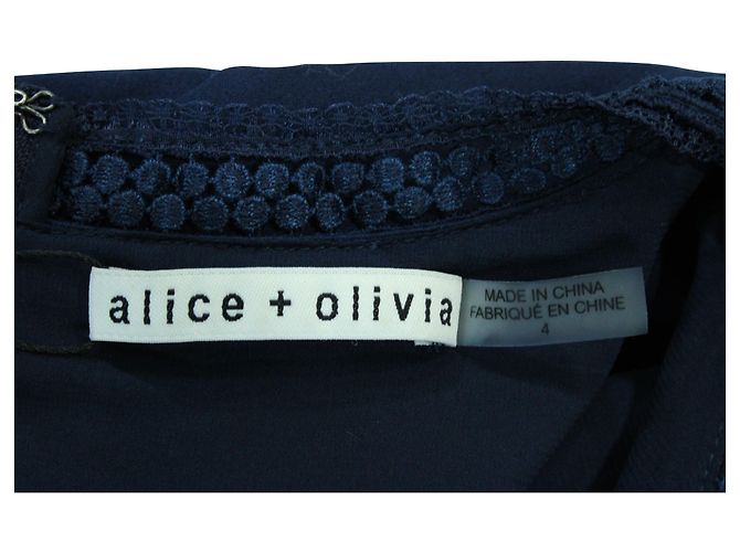 Alice + Olivia Vestido curto com painéis de renda em algodão azul marinho - vista 4