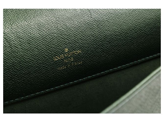 Louis Vuitton Sac Porte-documents Robusto en Cuir Épi Vert Foncé - vue 11