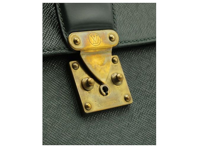 Louis Vuitton Sac Porte-documents Robusto en Cuir Épi Vert Foncé - vue 7