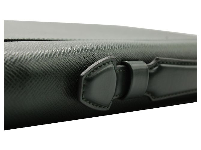 Louis Vuitton Sac Porte-documents Robusto en Cuir Épi Vert Foncé - vue 8
