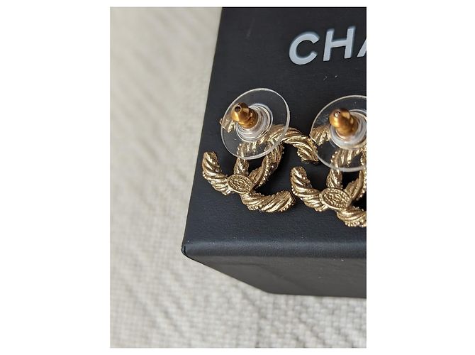 Chanel CC 13P Orecchini con logo in cristallo intrecciato scatola hardware color oro D'oro - vista 4
