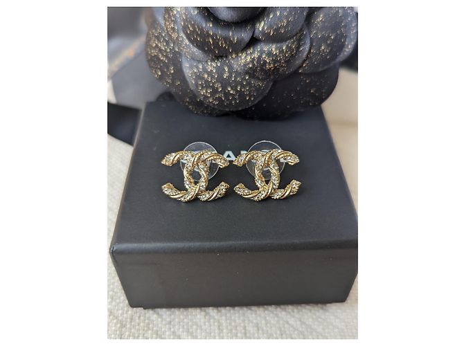 Chanel CC 13P Orecchini con logo in cristallo intrecciato scatola hardware color oro D'oro - vista 5