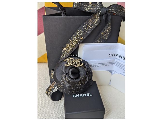 Chanel CC 13P Orecchini con logo in cristallo intrecciato scatola hardware color oro D'oro - vista 7