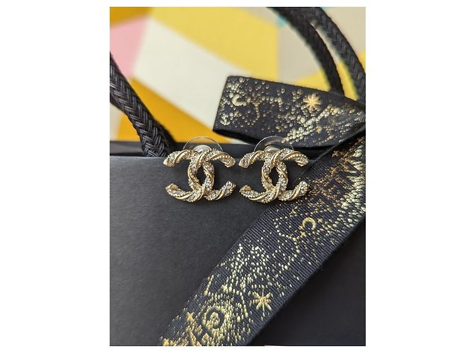 Chanel CC 13P Orecchini con logo in cristallo intrecciato scatola hardware color oro D'oro - vista 9