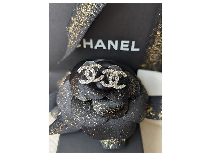 Chanel CC B20S Classic Crystal Silver Hardware Logo Pendientes caja tarjeta Plata - vista 11