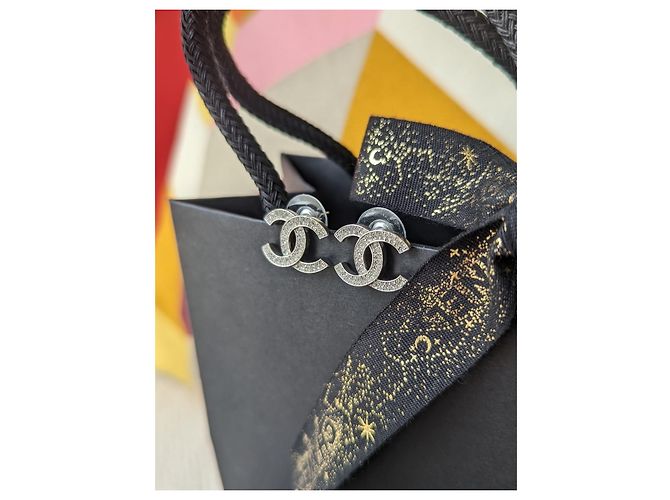 Chanel CC B20S Classic Crystal Silver Hardware Logo Pendientes caja tarjeta Plata - vista 9