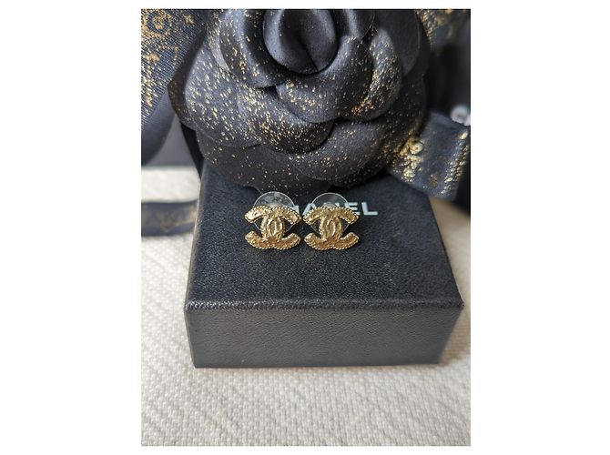 Chanel CC 12A orecchini GHW tono oro orecchini a bottone con scatola D'oro - vista 10