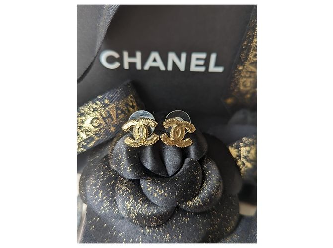 Chanel CC 12A orecchini GHW tono oro orecchini a bottone con scatola D'oro - vista 11
