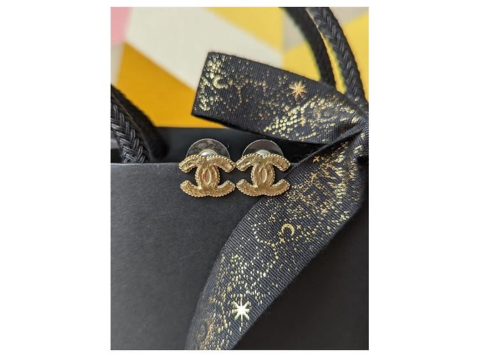 Chanel CC 12A orecchini GHW tono oro orecchini a bottone con scatola D'oro - vista 2