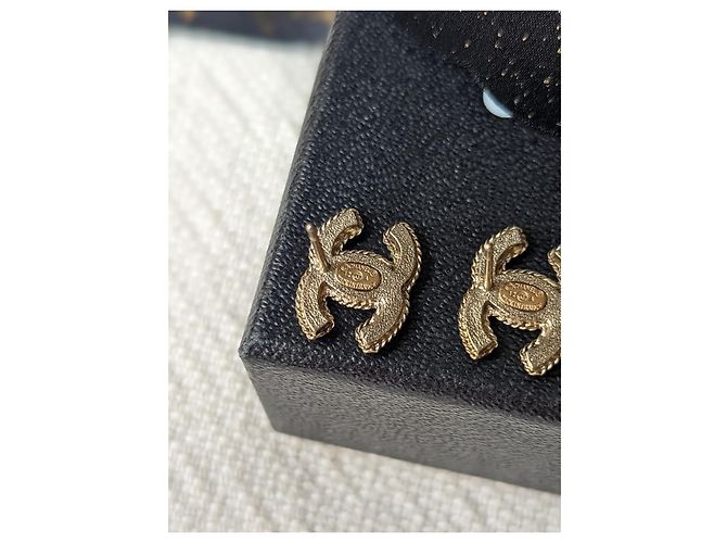 Chanel CC 12A orecchini GHW tono oro orecchini a bottone con scatola D'oro - vista 3