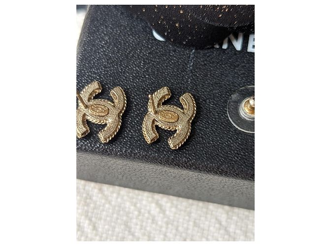 Chanel CC 12A orecchini GHW tono oro orecchini a bottone con scatola D'oro - vista 4
