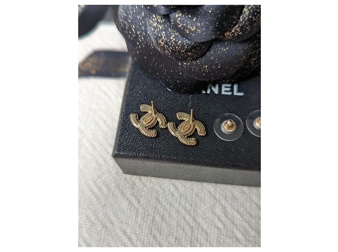 Chanel CC 12A orecchini GHW tono oro orecchini a bottone con scatola D'oro - vista 7