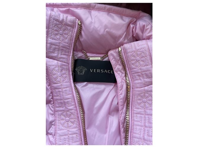 Casaco Versace Rosa de Penas com Gola de Pele e Cinto - vista 5