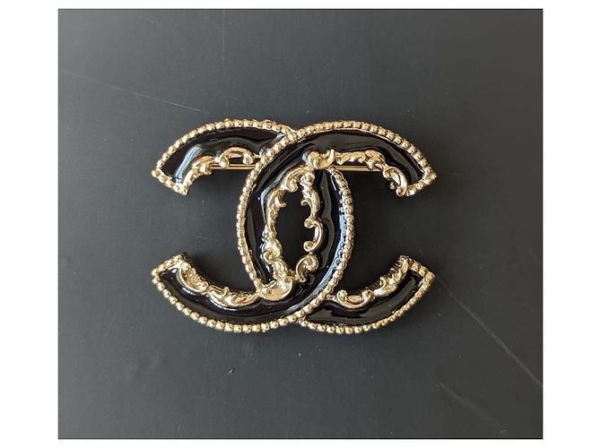 Chanel CC B14Spilla GHW in cristallo con logo arruffato in smalto nero V - vista 6
