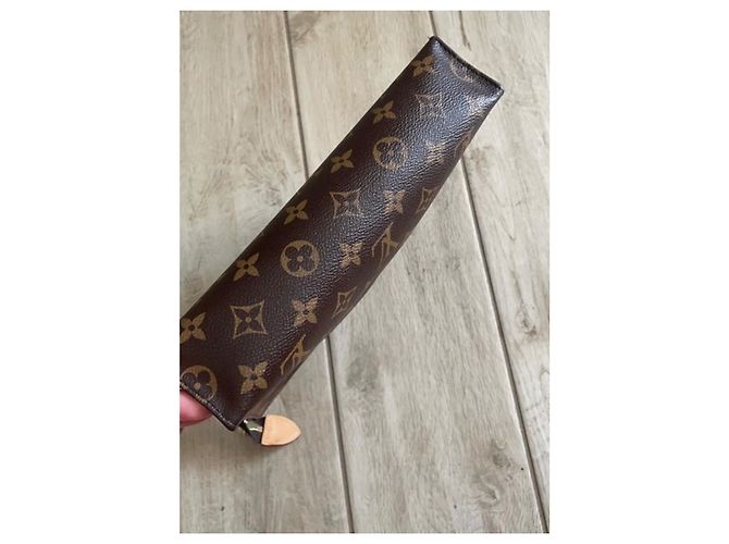 Louis Vuitton Inodoro Ttt te ousse 26 Castaño - vista 2