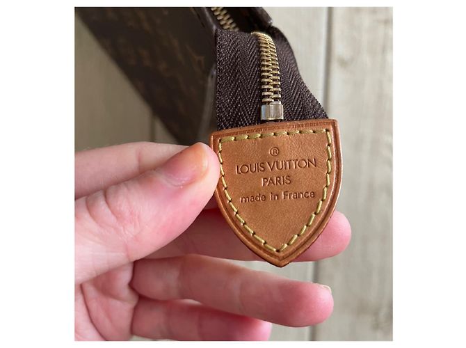 Louis Vuitton Inodoro Ttt te ousse 26 Castaño - vista 5