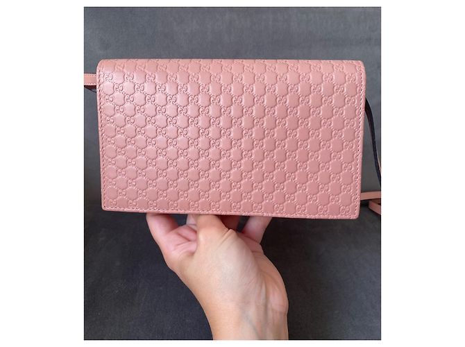 Borsa a tracolla Gucci Micro Guccissima in pelle rosa - vista 3