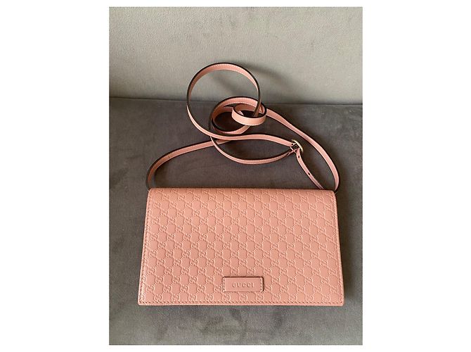 Borsa a tracolla Gucci Micro Guccissima in pelle rosa - vista 4