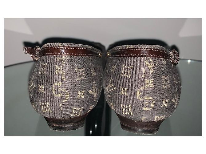 Sapatilhas Louis Vuitton Castanhas de Couro e Tecido Marrom - vista 2