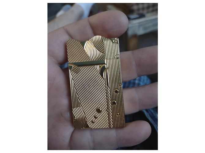 St Dupont Lighter Yellow Gold Gold hardware - view 2