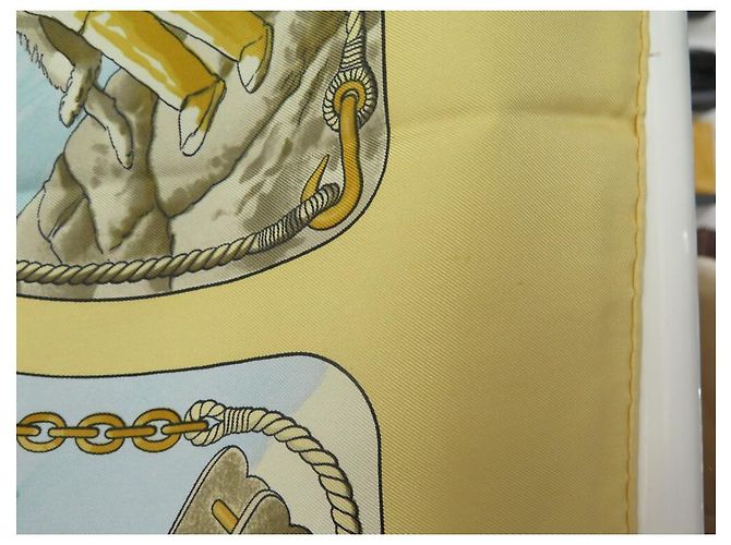 Hermès SCIARPA QUADRATA HERMES GRONLAND LEDOUX 90 SETA GIALLA + SCATOLA SCIARPA IN SETA Giallo - vista 4