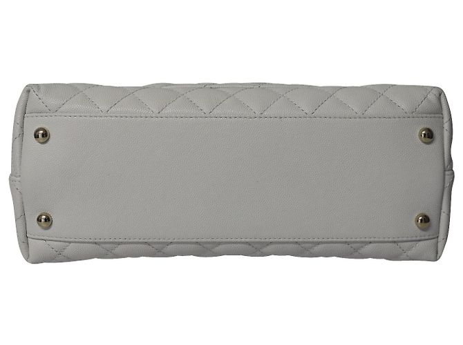 Bolsa Chanel Diamond acolchoada com alça superior em couro caviar branco - vista 5