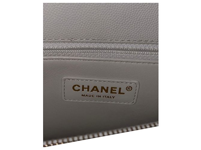 Bolsa Chanel Diamond acolchoada com alça superior em couro caviar branco - vista 7