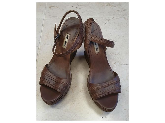 Sandali Miu Miu in pelle marrone - vista 2