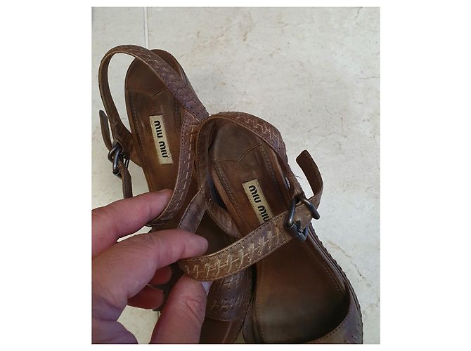 Sandali Miu Miu in pelle marrone - vista 3