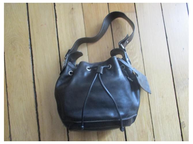 Barbara Bui Borsa a secchiello piccola in pelle nera. Nero - vista 3