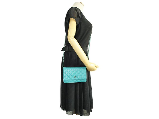 Wallet On Chain Chanel Portafoglio blu acqua con catena con "CC" argento - vista 10
