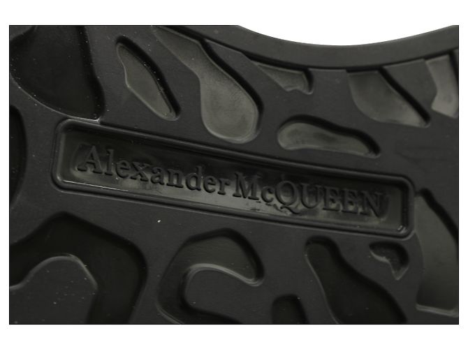 Alexander McQueen Baskets Runner Oversize en Cuir de Veau Bleu et Noir Cuir - vue 7