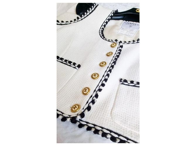 Chanel La petite veste noire Blanco roto - vista 2