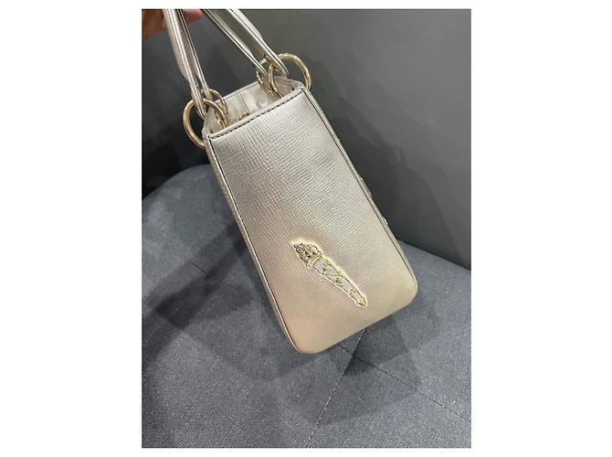 Limited Patch verzierte Lady Dior Handtasche Größe M Silber Hardware - Ansicht 9