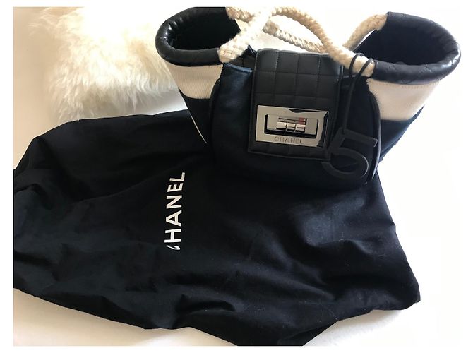 Borsa Chanel N in tela 5 Nero Bianco sporco - vista 6
