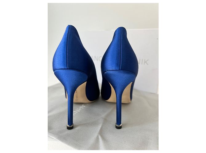 Décolleté Manolo Blahnik Hangisi in raso blu - vista 3