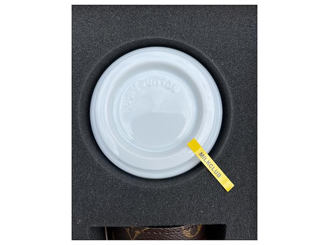 Louis Vuitton Louis Monogramme Porcelain Mug White - view 6