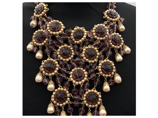 Stanley Hagler Collana Bavaglino in resina viola con rose e perle Beige - vista 3