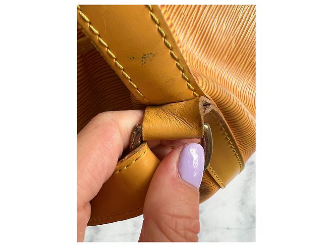 Borsa Louis Vuitton Noe in Pelle Epi Gialla Giallo - vista 10