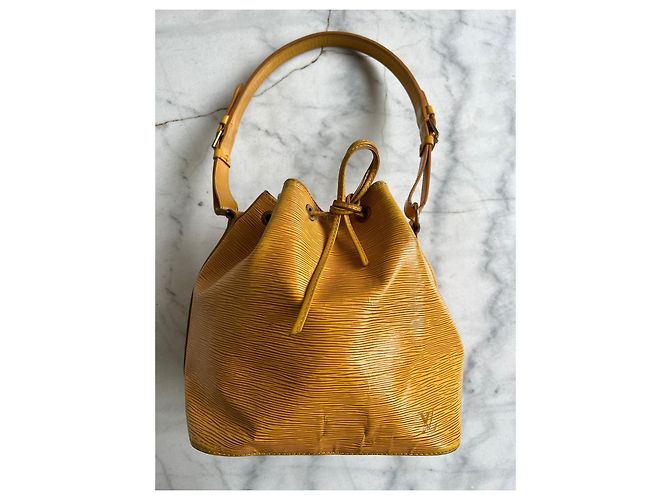 Borsa Louis Vuitton Noe in Pelle Epi Gialla Giallo - vista 2
