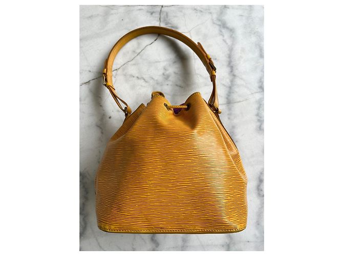 Borsa Louis Vuitton Noe in Pelle Epi Gialla Giallo - vista 4