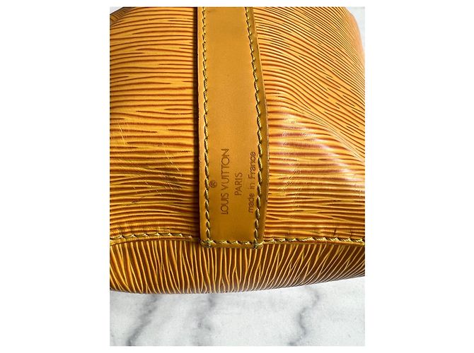 Borsa Louis Vuitton Noe in Pelle Epi Gialla Giallo - vista 8
