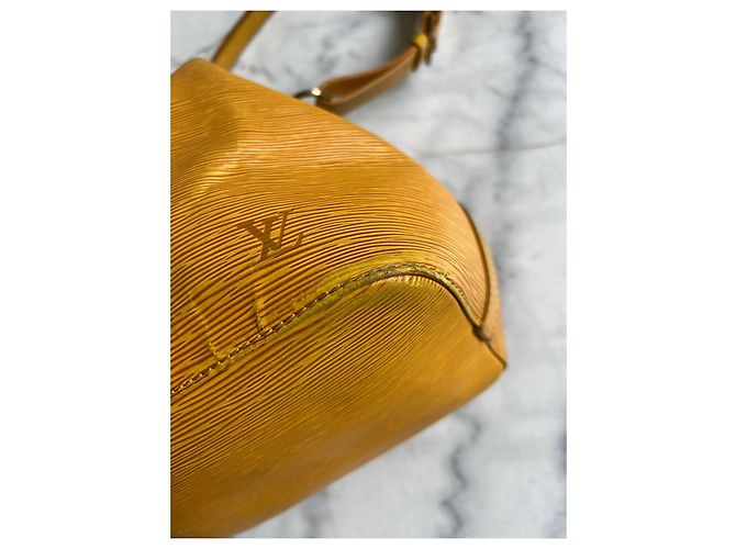 Borsa Louis Vuitton Noe in Pelle Epi Gialla Giallo - vista 9